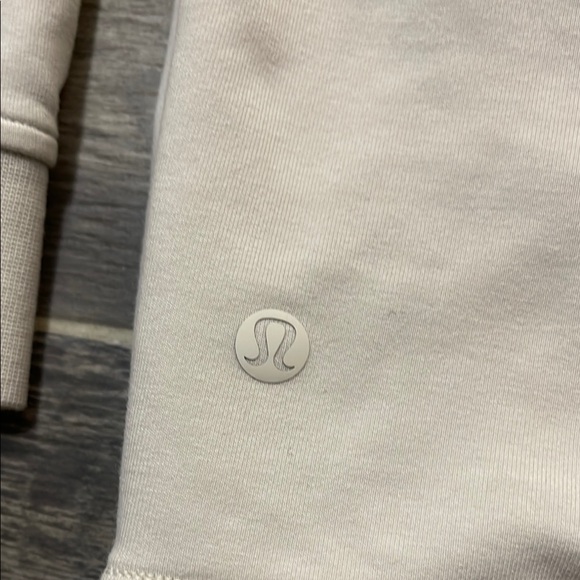 Lululemon Men's Cream Hoodie - Picture 8 of 10